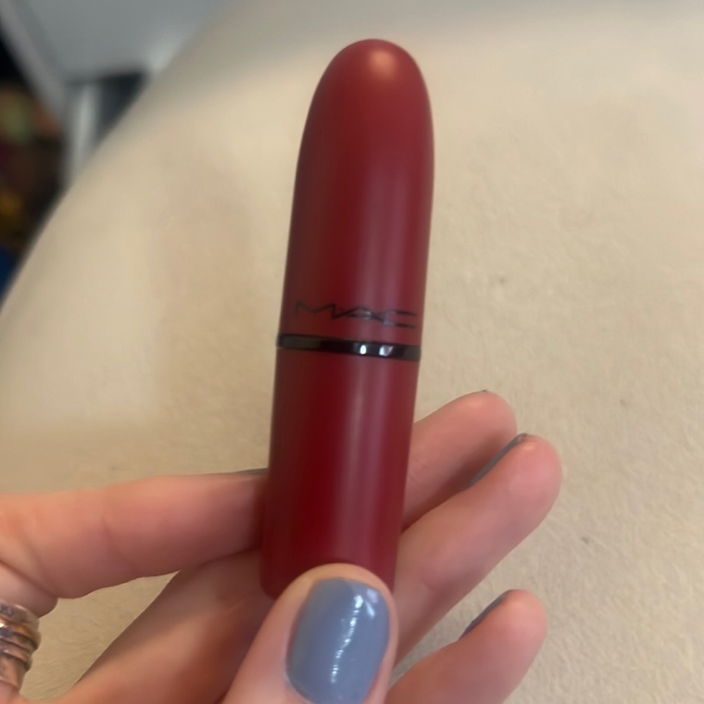 Ruby woo retro matte lipstick